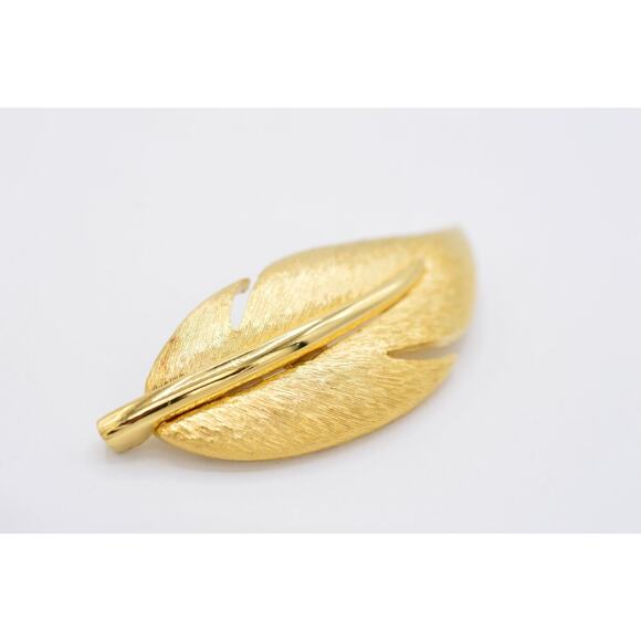 Givenchy Vintage Leaf Pin Brooch Brushed Gold Textured Chunky Signed 1980s Bin8 - Picture 7 of 11